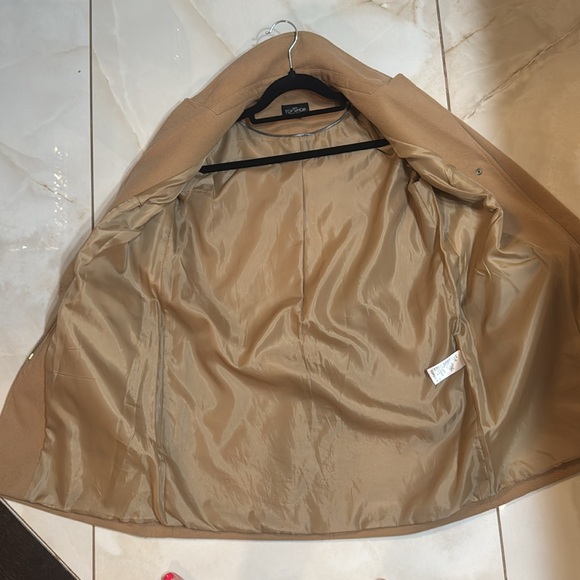 Camel coat - Picture 8 of 10